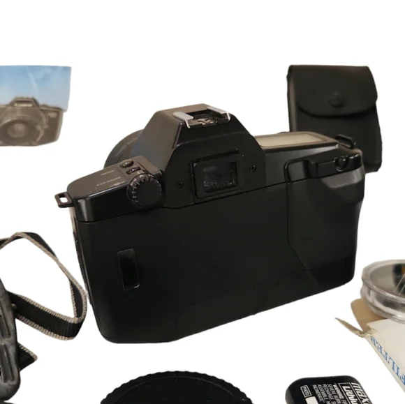 CANON EOS 650 SLR 35mm Film Camera Huge Lot 2-Lens, Flash, Batteries Filter and - Picture 5 of 11